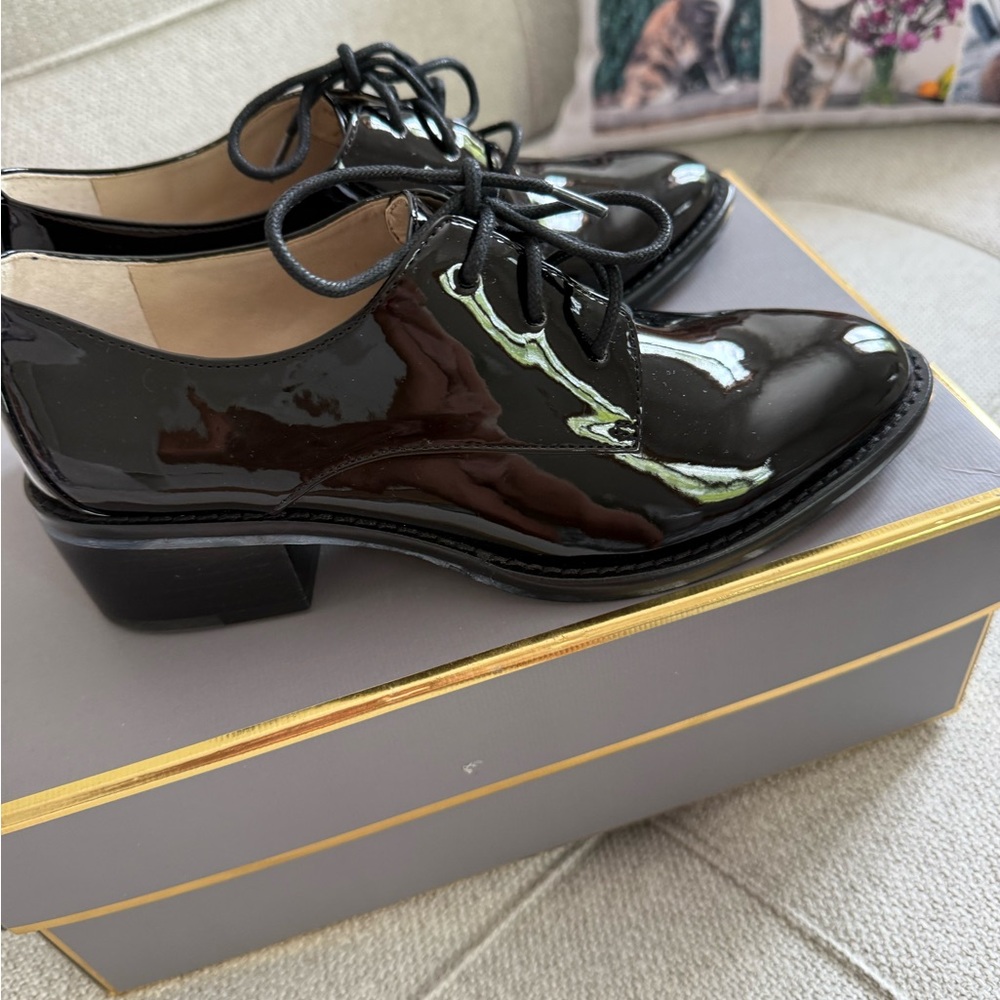 Louise et Cie Black Patent Leather Oxfords - Picture 2 of 7